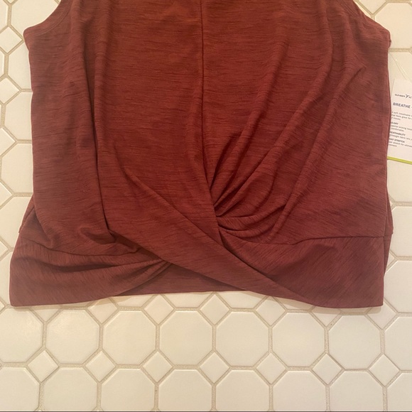 Old Navy Breathe On Active Tank NWOT - Picture 2 of 6